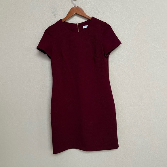 Calvin Klein Dresses & Skirts - Calvin Klein Burgundy Textured‎ Rose Jacquard Sheath Dress Gold Zip Women’s 6